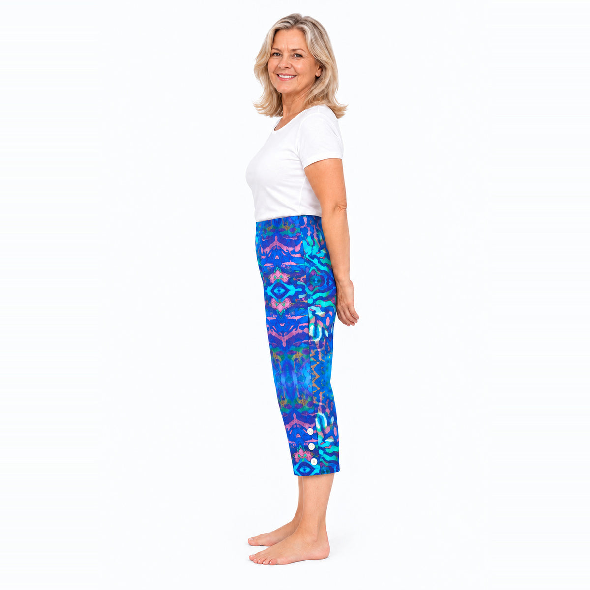 Woman wearing Claire Powell Mirage capri pants, side view