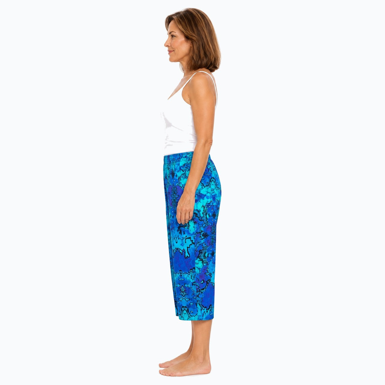 Woman wearing the Claire Powell Reef Cotton 7/8 Pants, side view